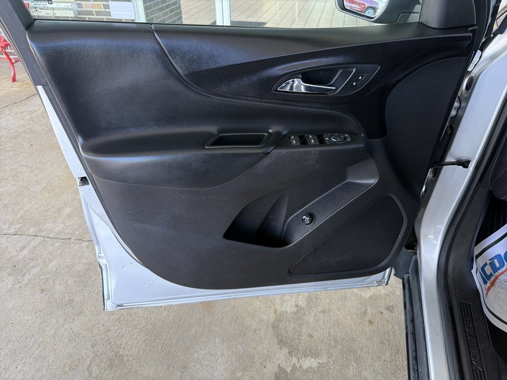 Used 2018 Chevrolet Equinox LT w/ Sun & Infotainment Package FWD image 22