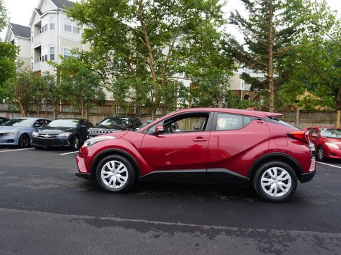 Used 2019 Toyota C-HR LE FWD image 5