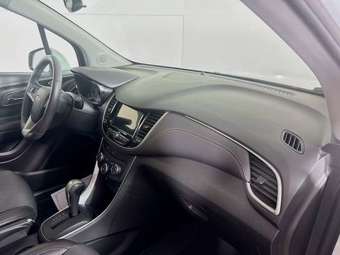 Used 2018 Chevrolet Trax LT w/ LT Convenience Package AWD/4WD image 29