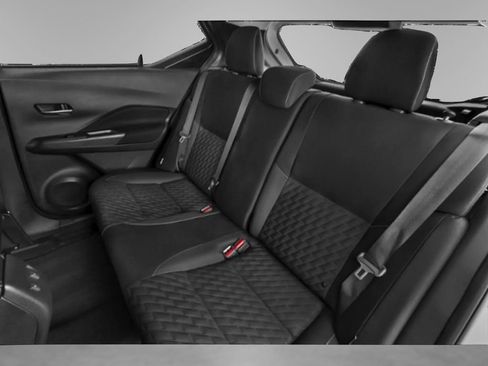 Used 2022 Nissan Kicks SV image 10