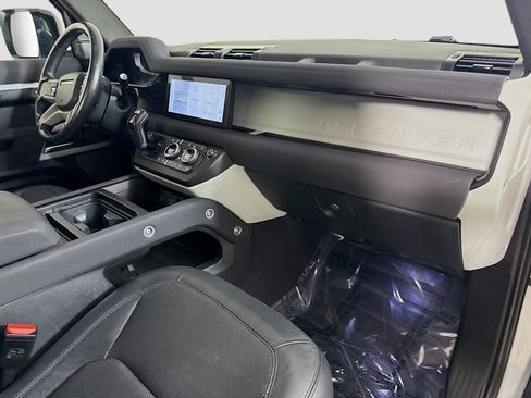 Used 2023 Land Rover Defender 110 S image 30