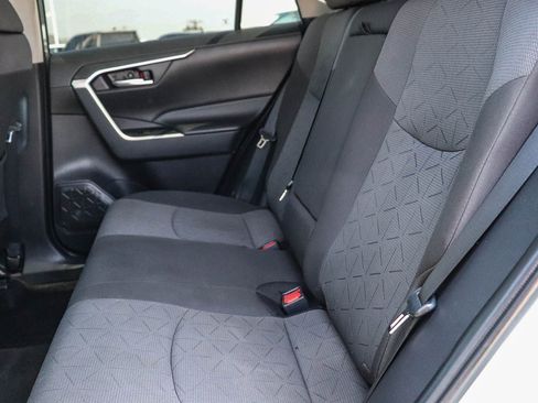 Certified 2022 Toyota RAV4 XLE w/ Convenience Package FWD image 19