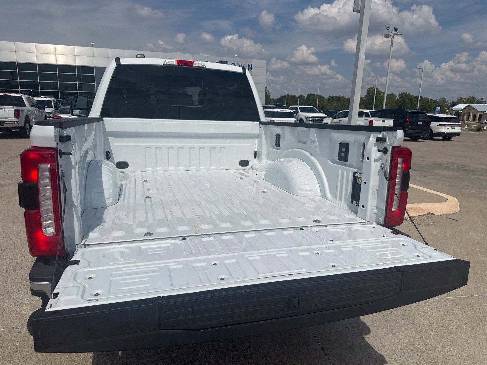 Used 2024 Ford F250 Lariat w/ Lariat Ultimate Package AWD/4WD image 9