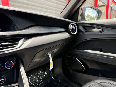 Used 2022 Alfa Romeo Stelvio Sprint AWD/4WD image 40