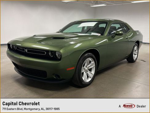 Used 2023 Dodge Challenger SXT RWD image 1