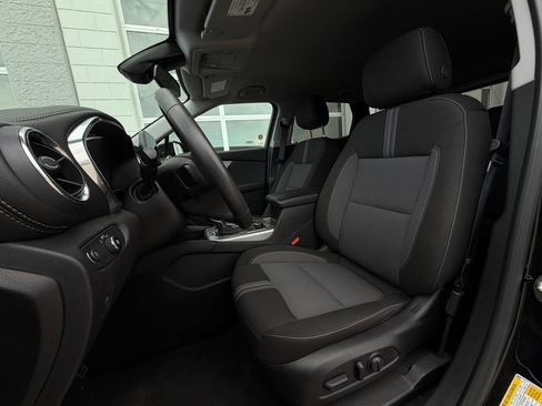 Used 2025 Chevrolet Blazer LT FWD image 4