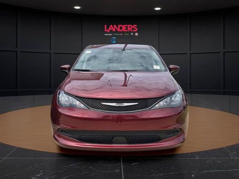 Used 2023 Chrysler Voyager LX FWD image 3