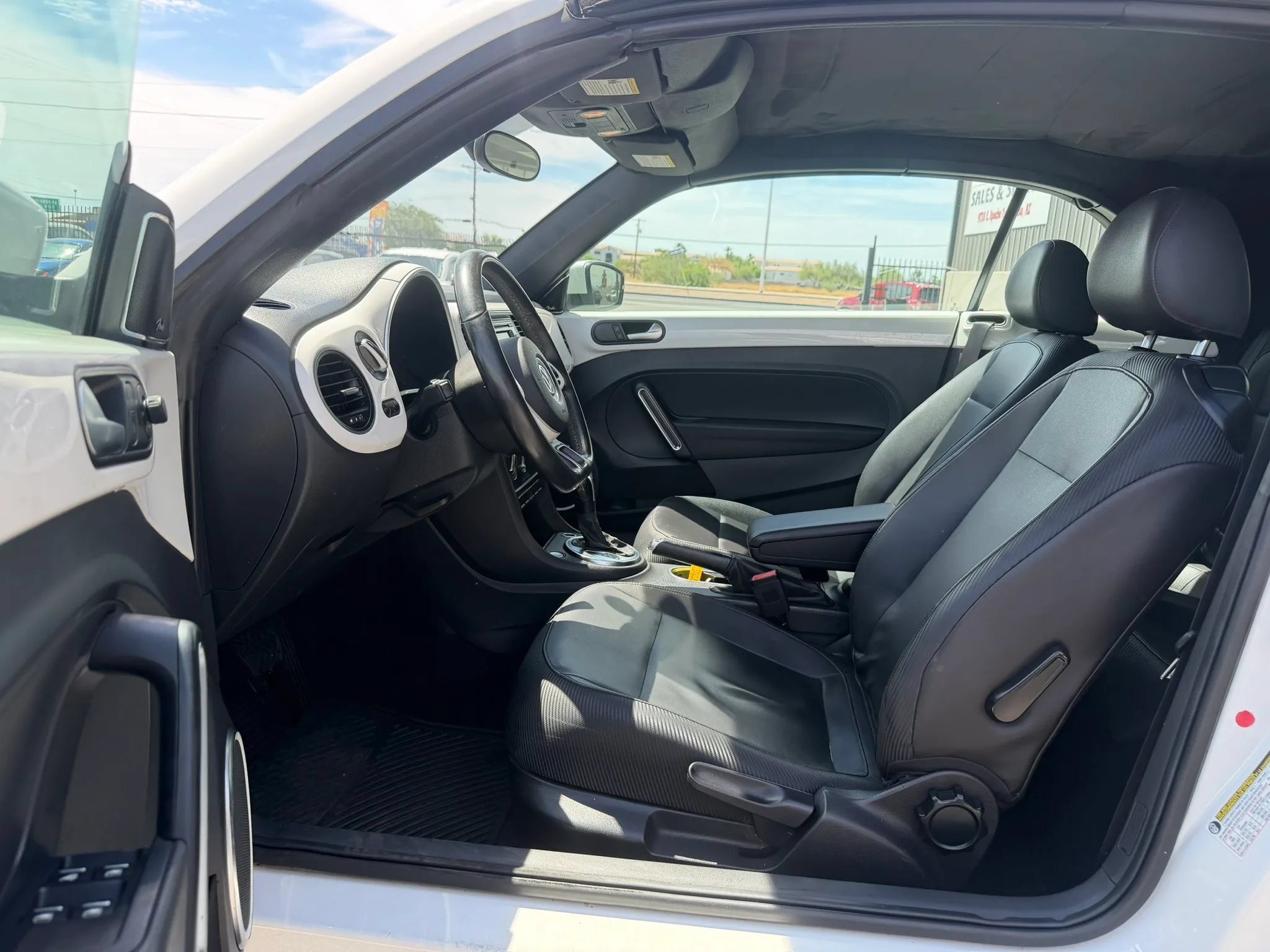 Used 2013 Volkswagen Beetle 2.5 FWD image 17
