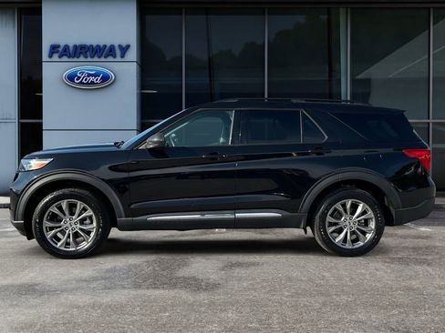 Used 2022 Ford Explorer XLT w/ Equipment Group 202A image 7