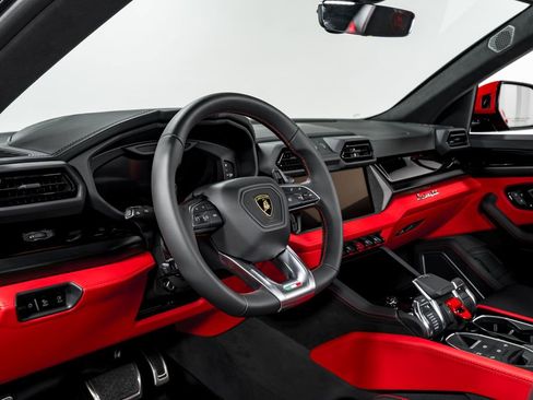Used 2025 Lamborghini Urus SE AWD/4WD image 13