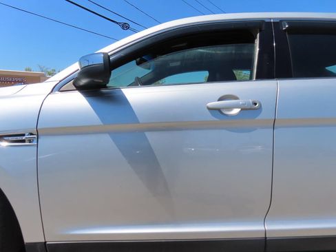 Used 2015 Ford Taurus Limited FWD image 30