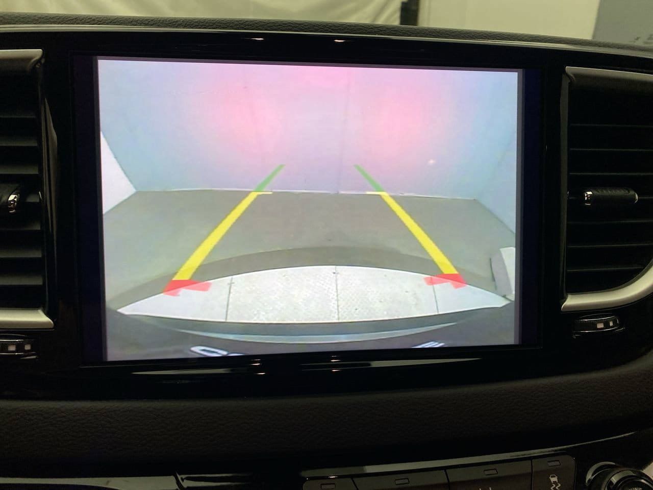 Used 2023 Chrysler Pacifica Touring-L FWD image 18