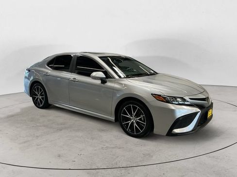 Used 2024 Toyota Camry SE w/ Cold Weather Package FWD image 7