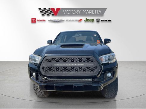 Used 2017 Toyota Tacoma TRD Sport AWD/4WD image 7