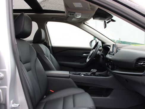 Certified 2023 Nissan Rogue SV w/ SV Premium Package image 13