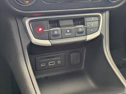 Used 2024 GMC Terrain SLT FWD image 12