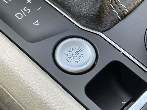 Used 2021 Volkswagen Atlas SEL R-Line image 30