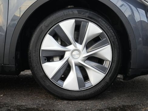 Used 2020 Tesla Model Y Long Range image 12