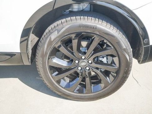 Certified 2024 Land Rover Discovery Sport Dynamic SE image 9