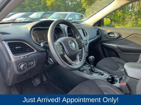 Used 2019 Jeep Cherokee Latitude w/ Popular Appearance Group AWD/4WD image 9