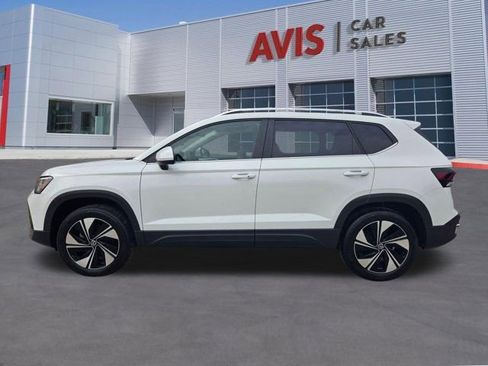 Used 2025 Volkswagen Taos SE AWD/4WD image 11