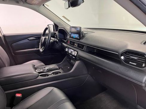 Used 2025 Honda Pilot Touring image 11