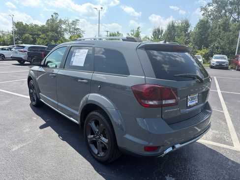 Used 2019 Dodge Journey Crossroad FWD image 4