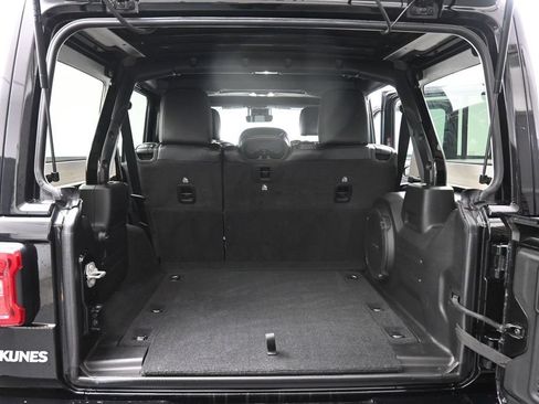 Used 2023 Jeep Wrangler Unlimited Sahara AWD/4WD image 24