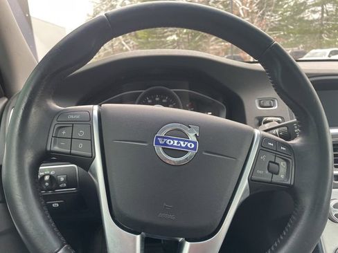 Used 2017 Volvo S60 T5 Dynamic image 14
