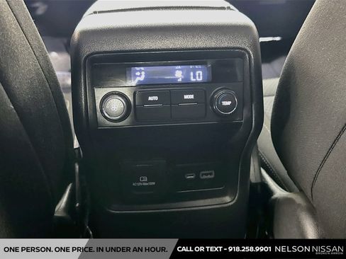 Used 2023 GMC Acadia SLE w/ Driver Convenience Package FWD image 25