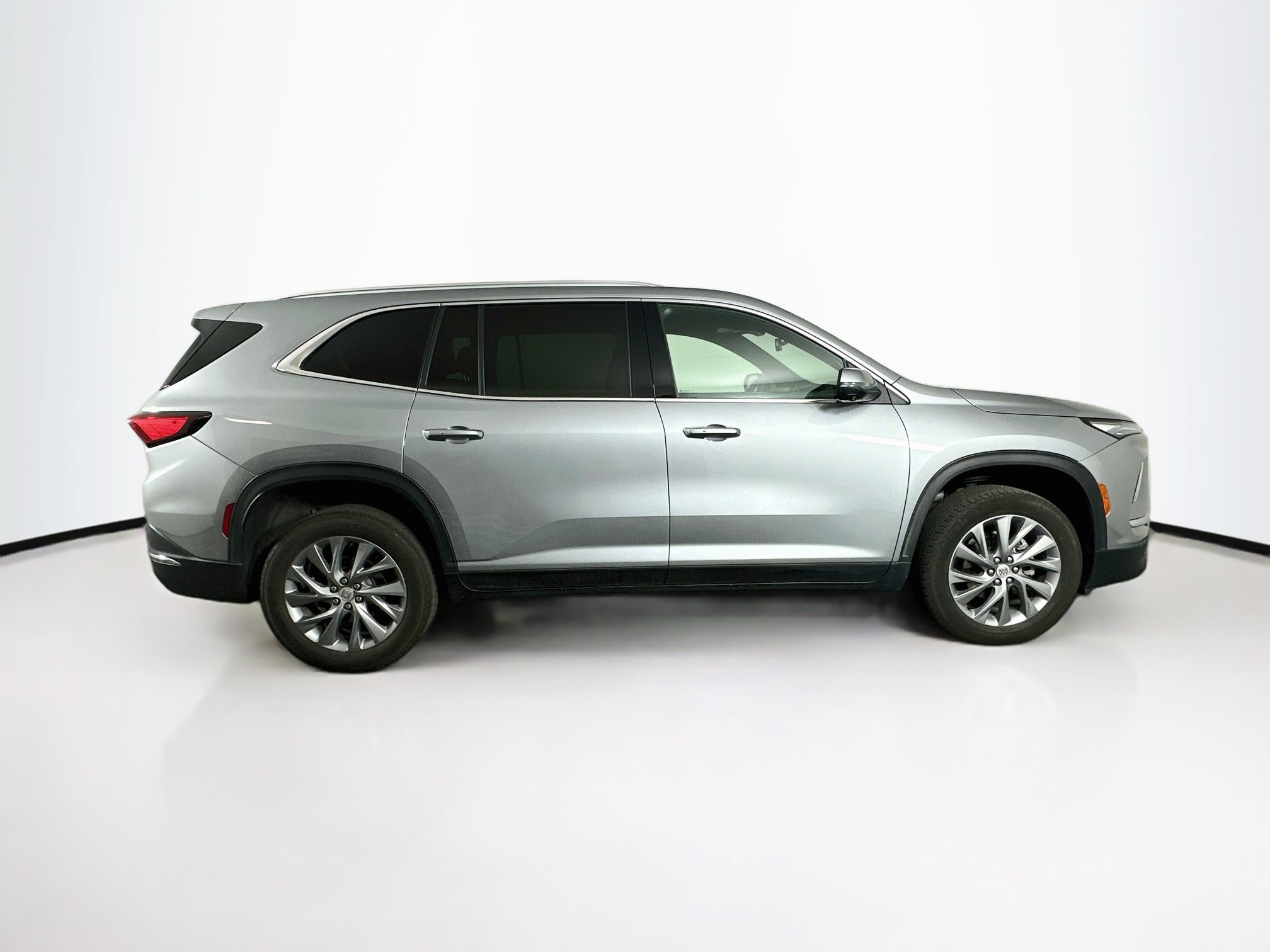 Used 2025 Buick Enclave Preferred AWD/4WD image 10