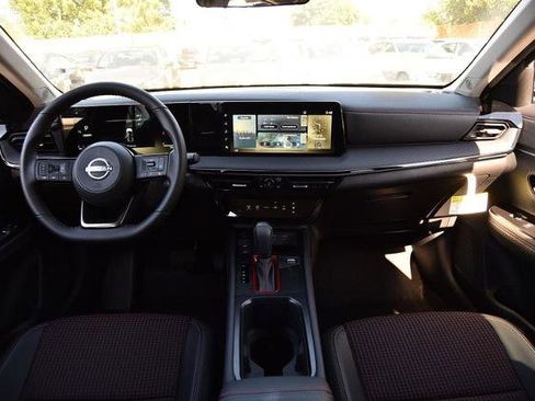 New 2025 Nissan Kicks SR image 8