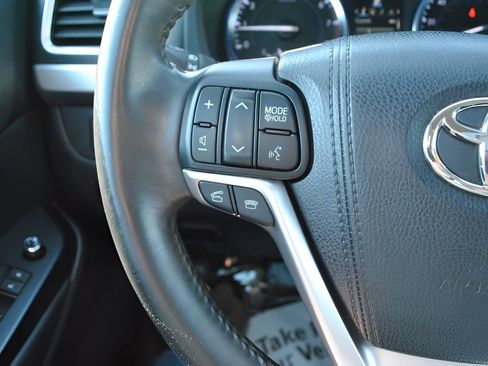 Used 2015 Toyota Highlander XLE AWD/4WD image 18