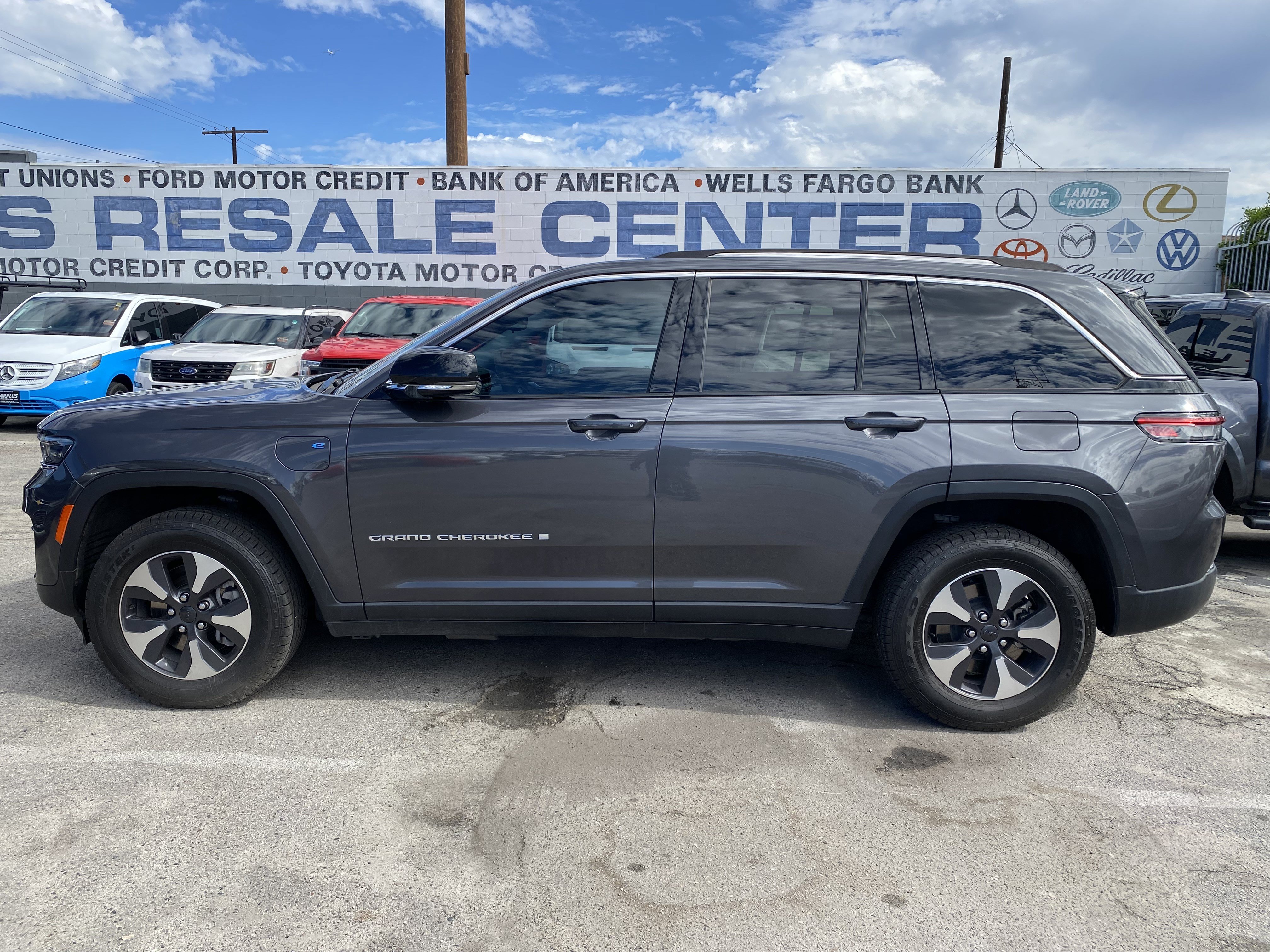 Used 2022 Jeep Grand Cherokee Limited 4xe AWD/4WD image 9