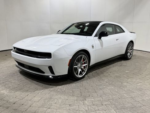Used 2025 Dodge Charger Daytona Scat Pack w/ Track Pack AWD/4WD image 3