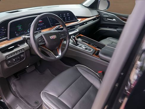 Used 2021 Cadillac Escalade Premium Luxury w/ Driver Assist Tech Package AWD/4WD image 10