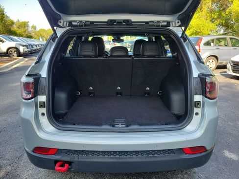 Used 2024 Jeep Compass Trailhawk AWD/4WD image 12
