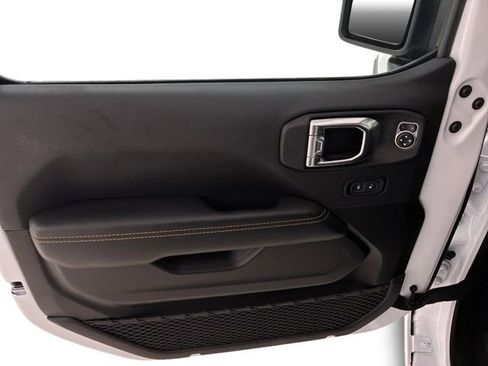 Used 2025 Jeep Wrangler Unlimited Sahara w/ Safety Group image 13