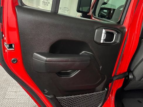 Used 2024 Jeep Wrangler Unlimited AWD/4WD image 24