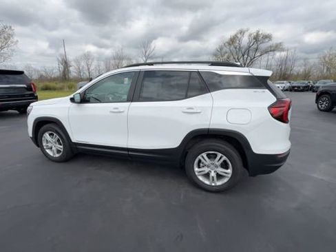 Certified 2023 GMC Terrain SLE w/ Driver Convenience Package FWD image 6
