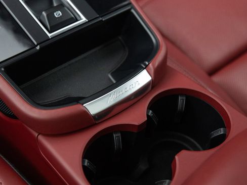 Certified 2023 Porsche Macan S AWD/4WD image 27