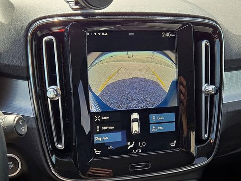 Used 2021 Volvo XC40 T5 Momentum w/ Advanced Package image 27