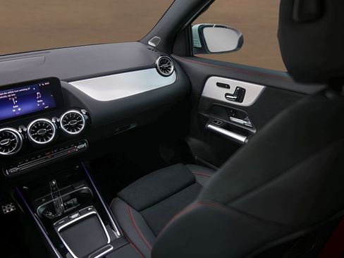 Used 2026 Mercedes-Benz GLA 35 AMG 4MATIC image 27