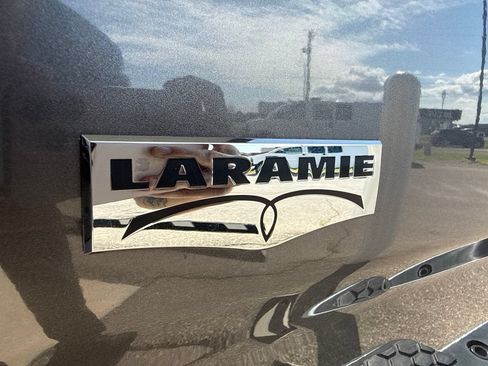 Used 2017 RAM 1500 Laramie w/ Convenience Group AWD/4WD image 11