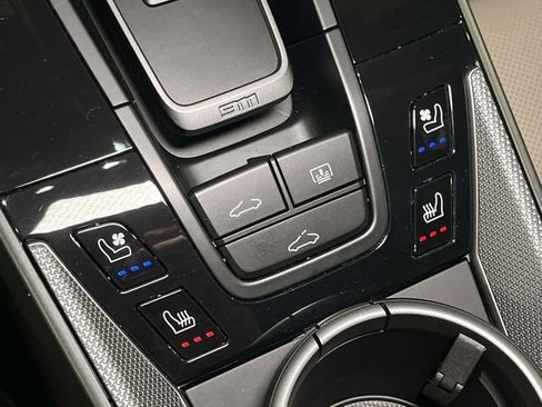 Certified 2025 Porsche 911 Carrera image 27