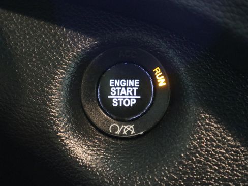 Used 2020 Jeep Cherokee Trailhawk AWD/4WD image 32