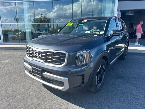 Certified 2023 Kia Telluride S w/ S Sunroof Package AWD/4WD image 2