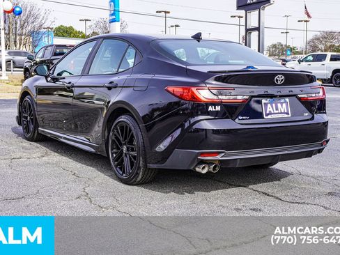 Used 2025 Toyota Camry SE image 8
