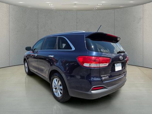 Used 2016 Kia Sorento FWD image 3