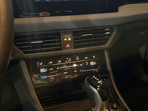 Used 2025 Volkswagen Jetta SE image 18